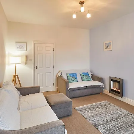 Host & - Fox's Hideout Apartman