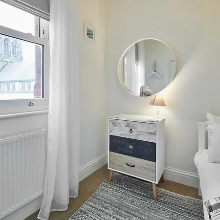 Host & - Fox's Hideout