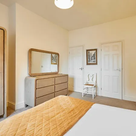 Host & - Fox's Hideout Apartment *