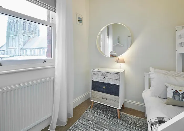 Host & - Fox's Hideout