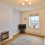 Host & - Fox's Hideout Apartment *
